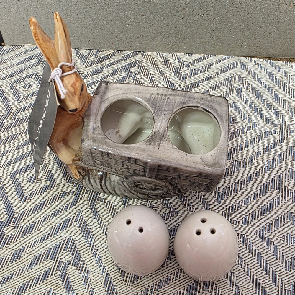 Creative Co-Op Rabbit With Egg Salt Pepper Shaker Set #127 - Picture 6 of 9